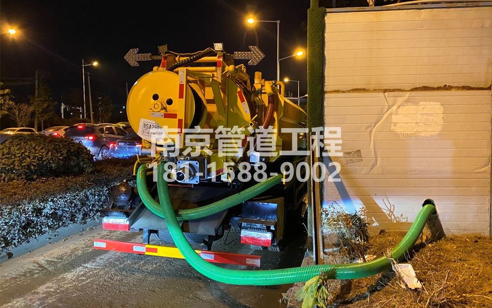 266马群临时工地抽粪