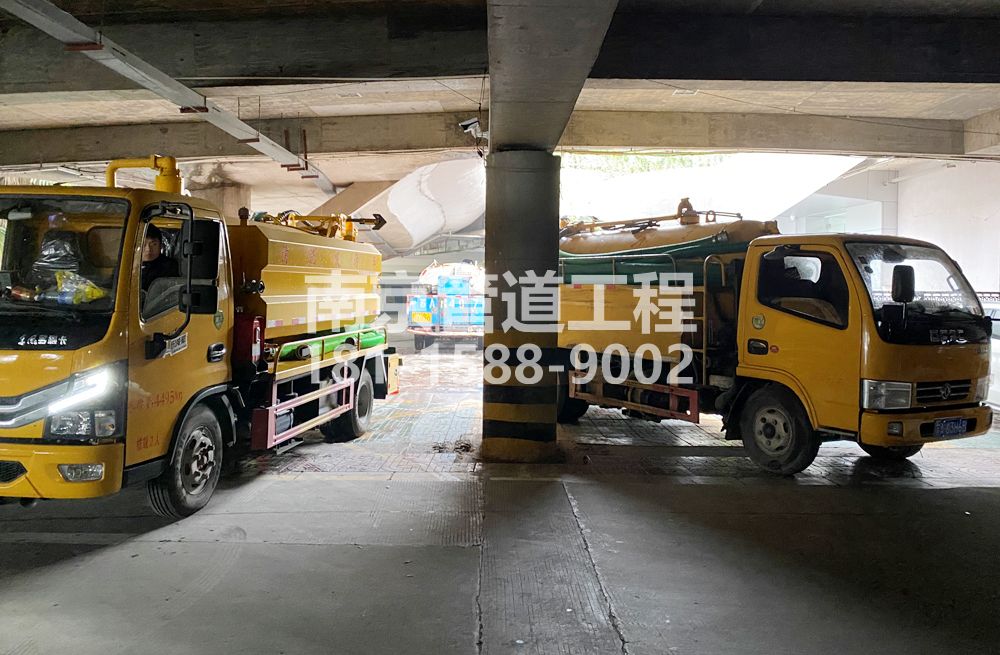 274马群商场地下室化粪池清理