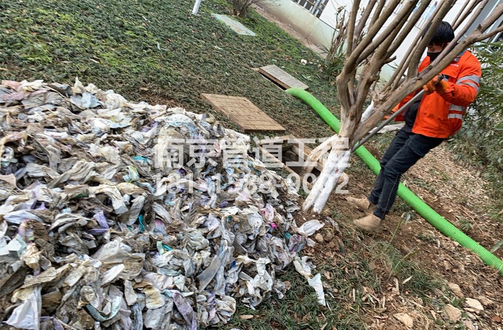 315马群化粪池垃圾清理